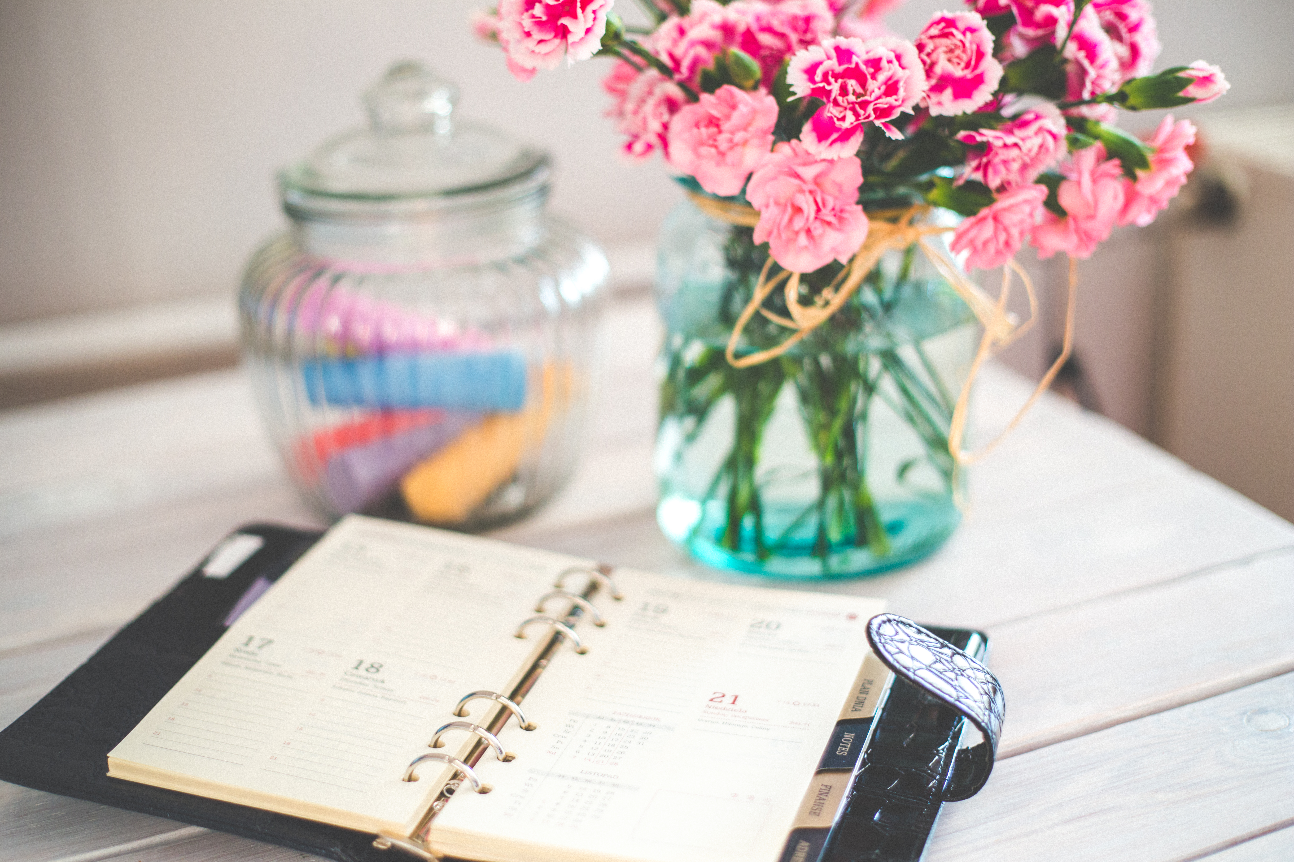 flowers-desk-office-vintage