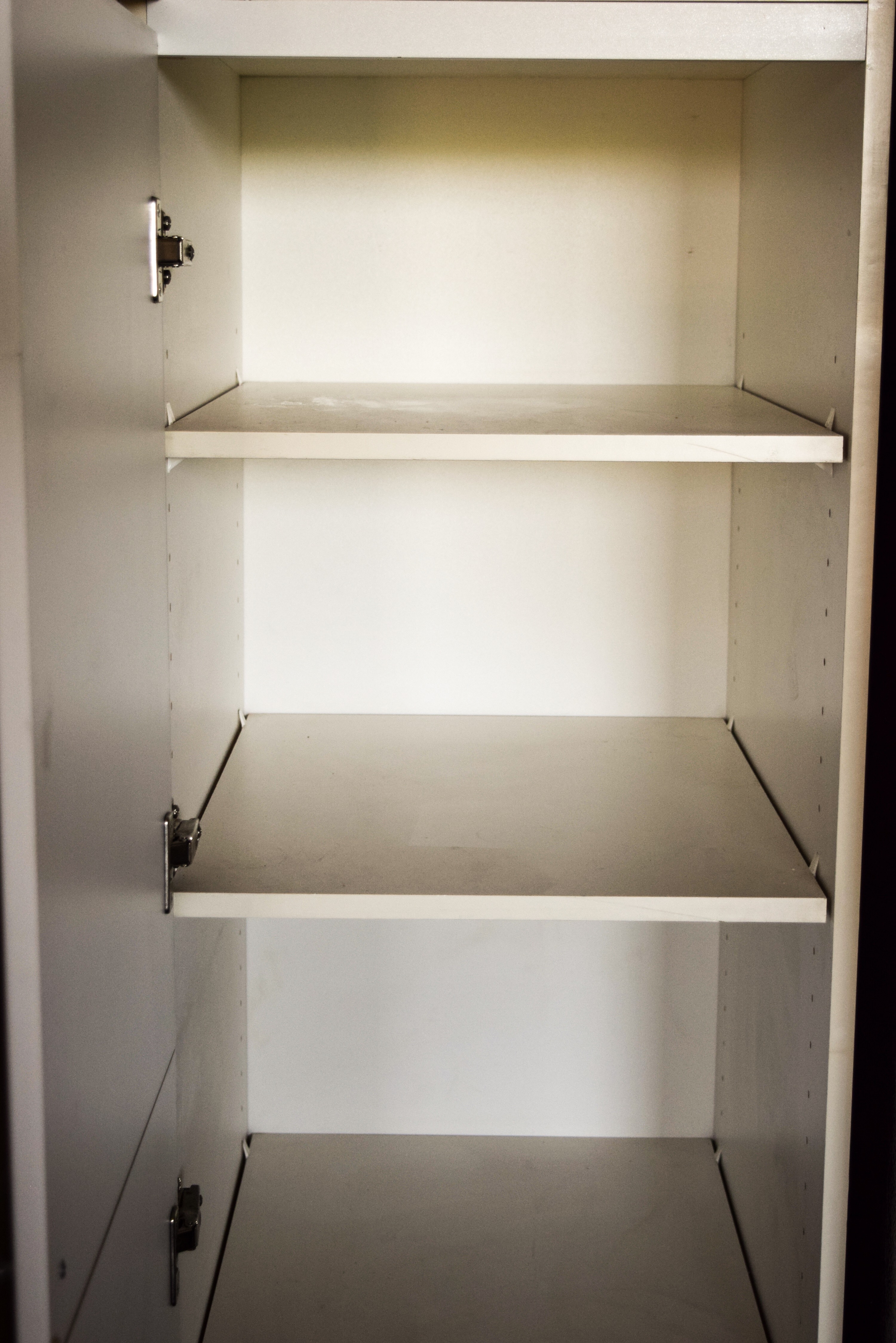 HOW TO ORGANIZE DEEP PANTRY SHELVES