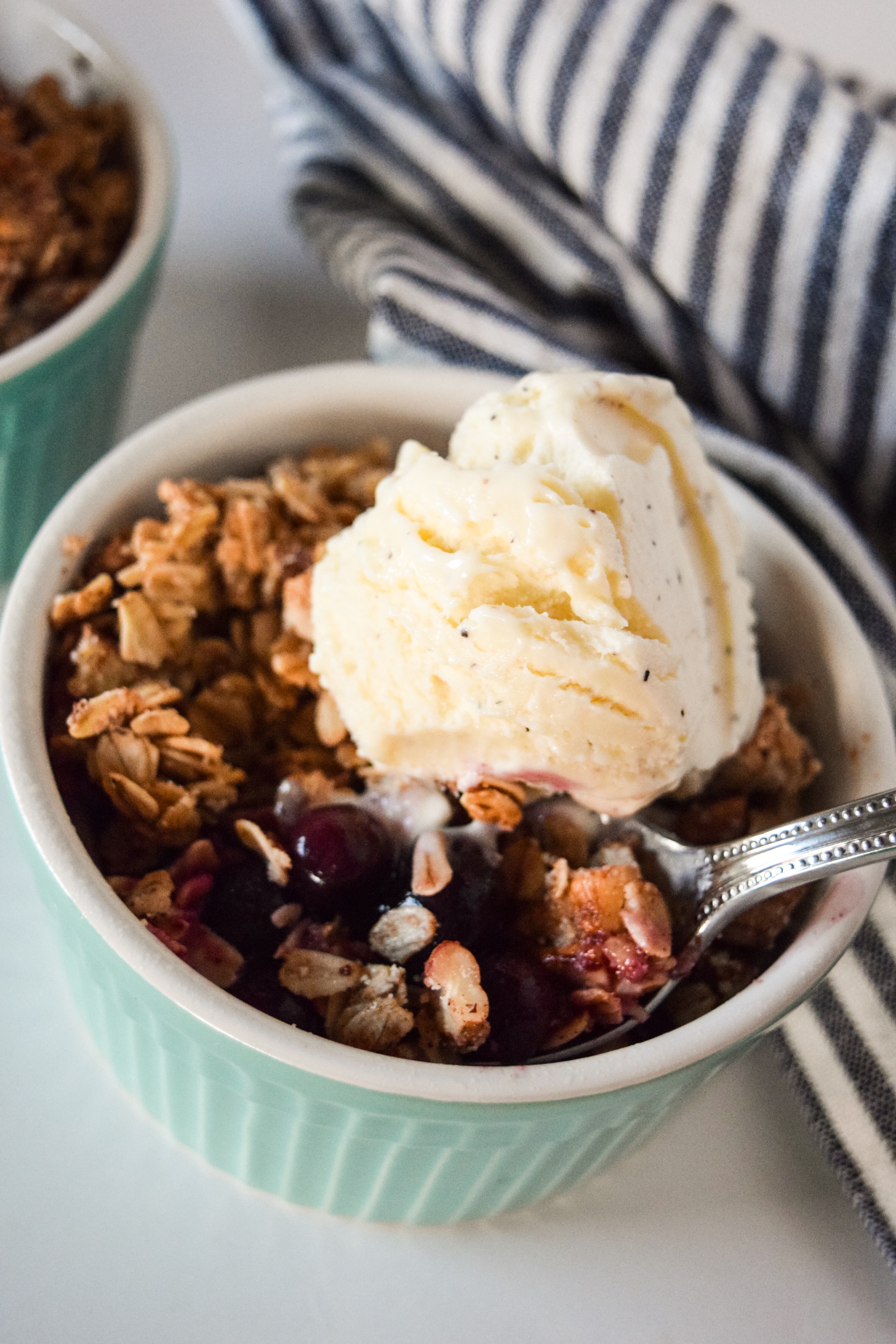 blueberry crumble for two | blueberry cobbler recipe | blueberry crisp recipe | summer dessert recipes | blueberry recipes | blueberry crisp easy | blueberry crisp recipe | blueberry | dessert for two recipes | dessert for two easy