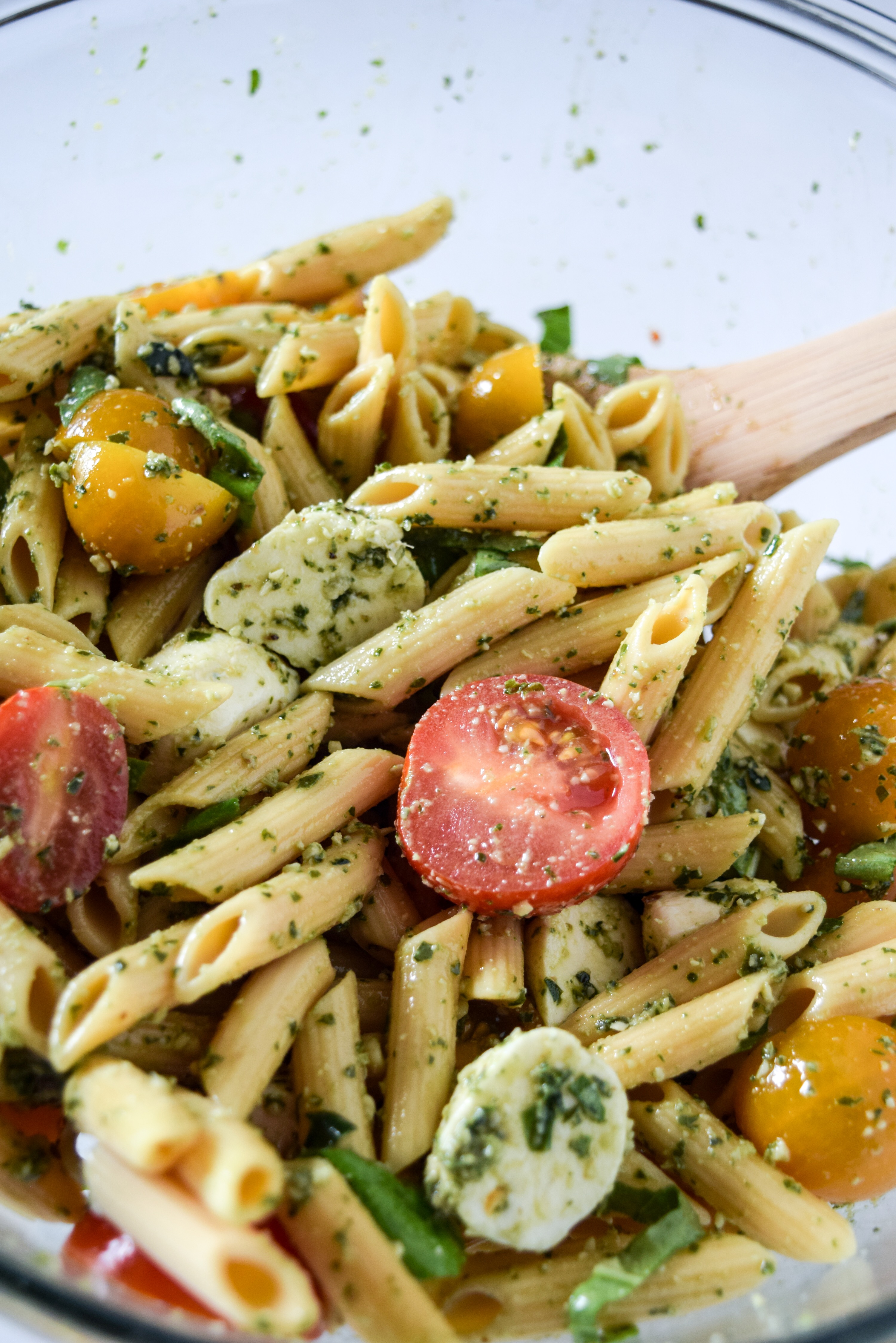 pesto pasta salad | easy pasta salad | summer bbq sides | healthy side dishes | healthy side recipes | pasta salad recipe | pasta salad | pesto pasta salad healthy | 