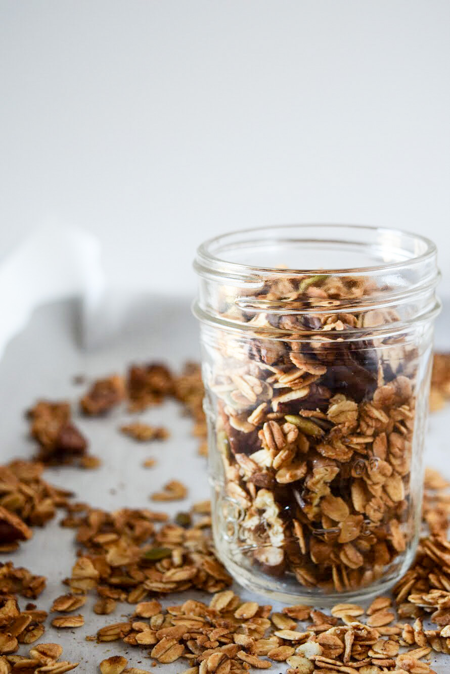 pumpkin pecan granola | easy granola recipe | how to make granola | pumpkin granola | pumpkin spice recipes | pumpkin recipes | pumpkin desserts | pumpkin granola healthy | pumpkin granola recipe | healthy granola recipe