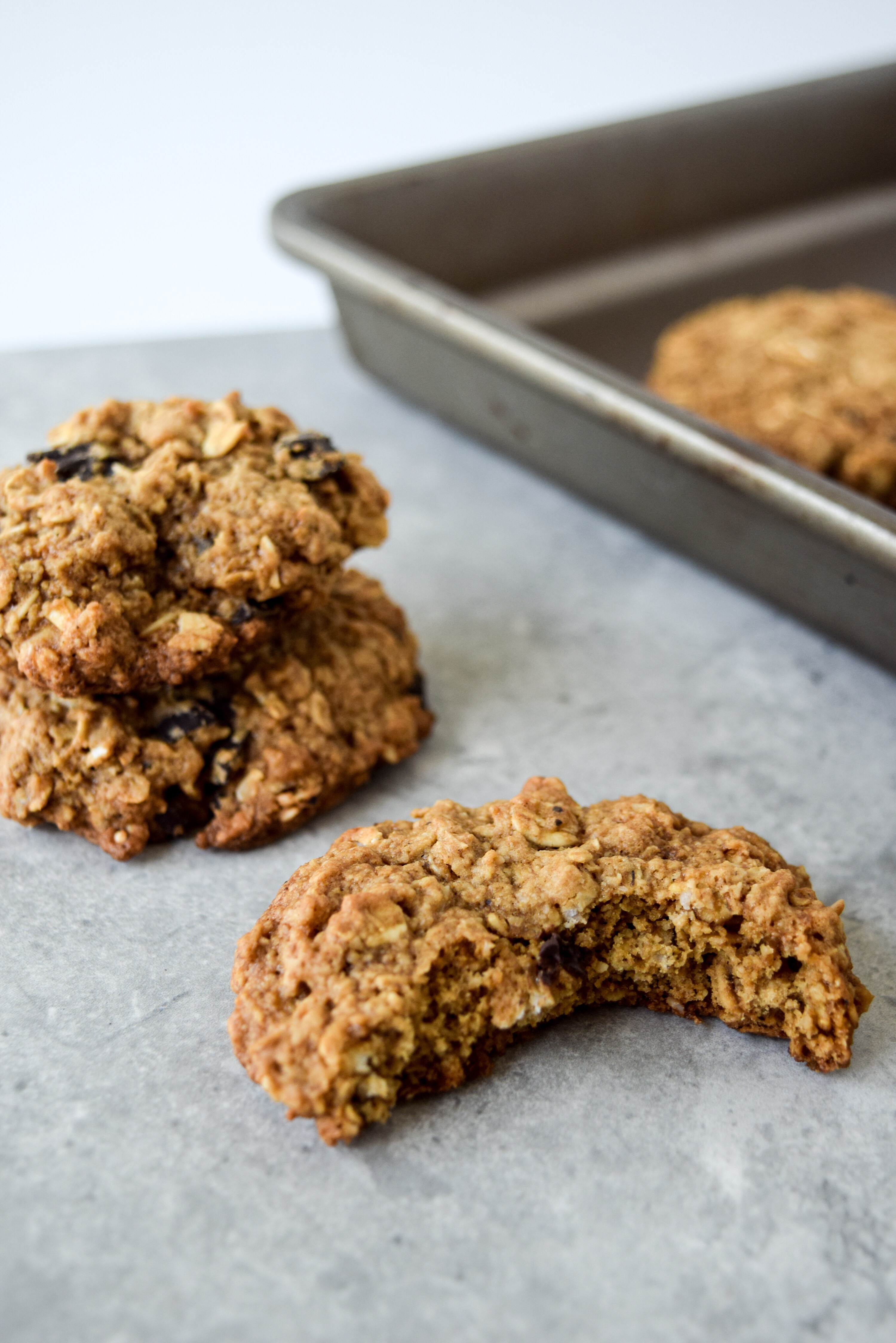 These Healthy Oatmeal Chocolate Chip Cookies are the perfect sweet treat to make this week!