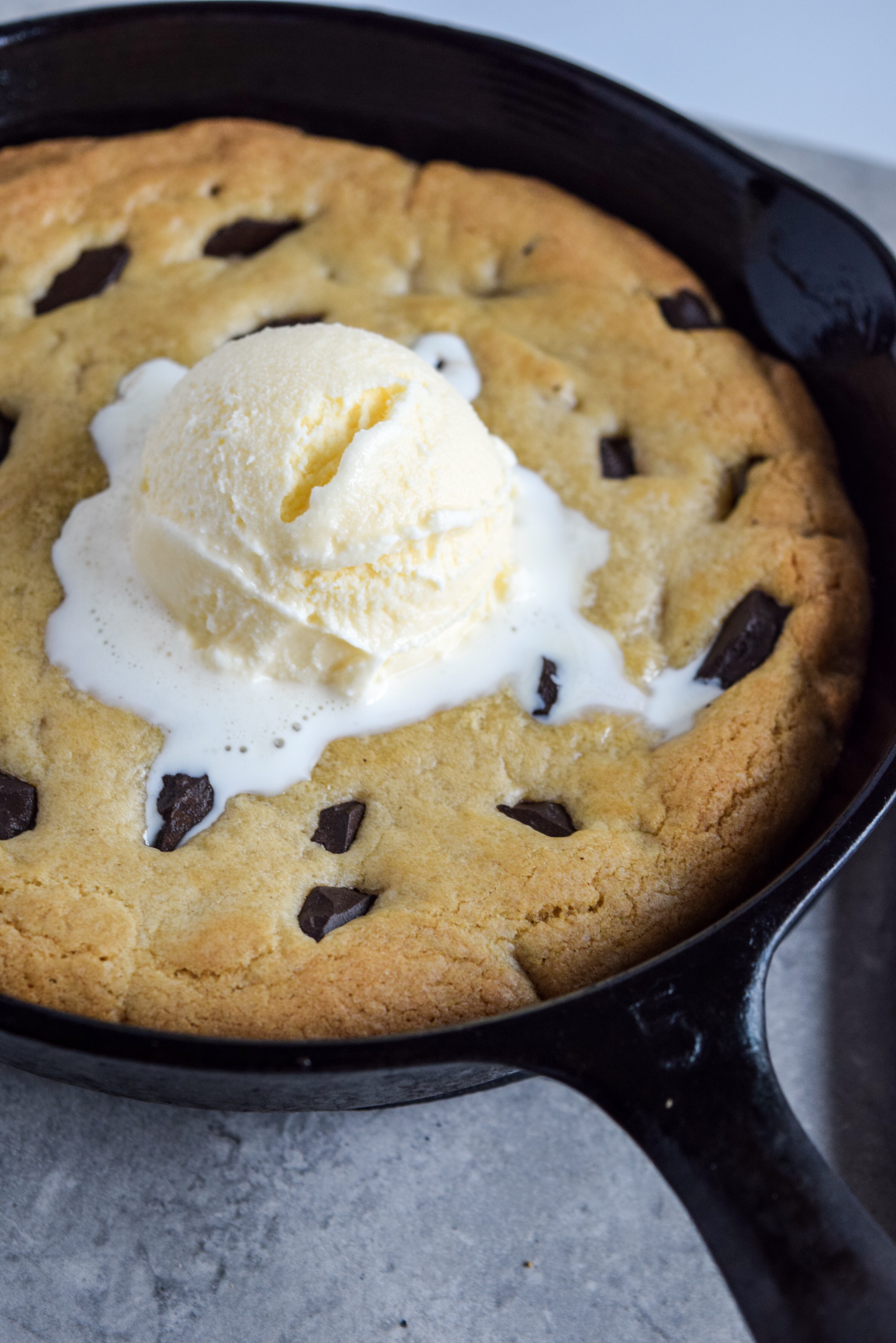 Eggless Chocolate Chip Skillet Cookie (Egg-Free Pizookie) - Mommy's Home  Cooking