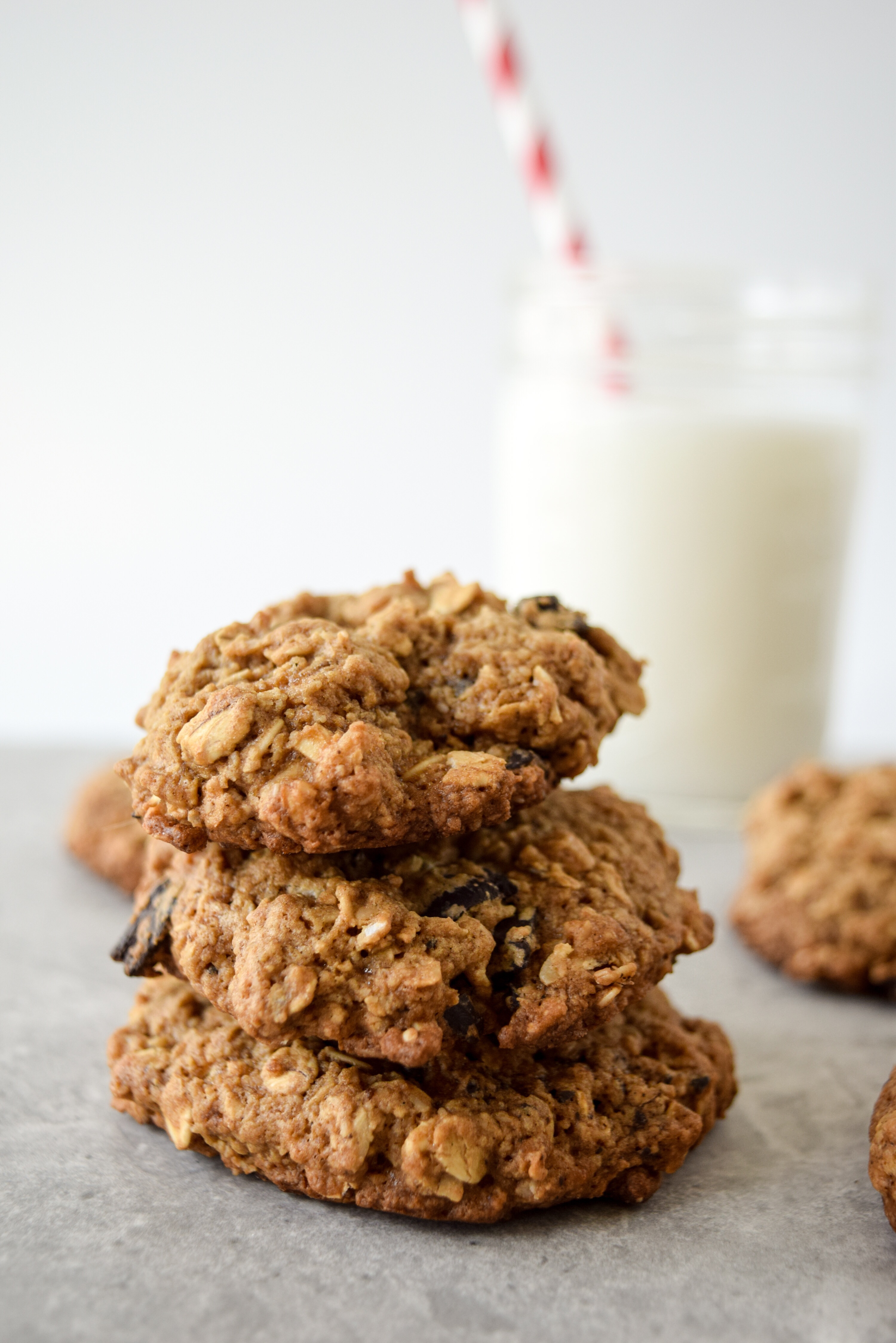 These Healthy Oatmeal Chocolate Chip Cookies are the perfect sweet treat to make this week!