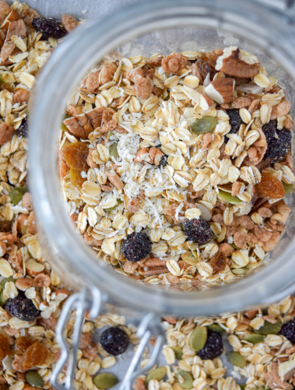 This Easy Toasted Pecan Muesli is perfect for a satisfying breakfast that will keep you full for hours! Make it your own by using your favorite dried fruits, nuts and seeds! #muesli #mealprepbreakfast #easybreakfast