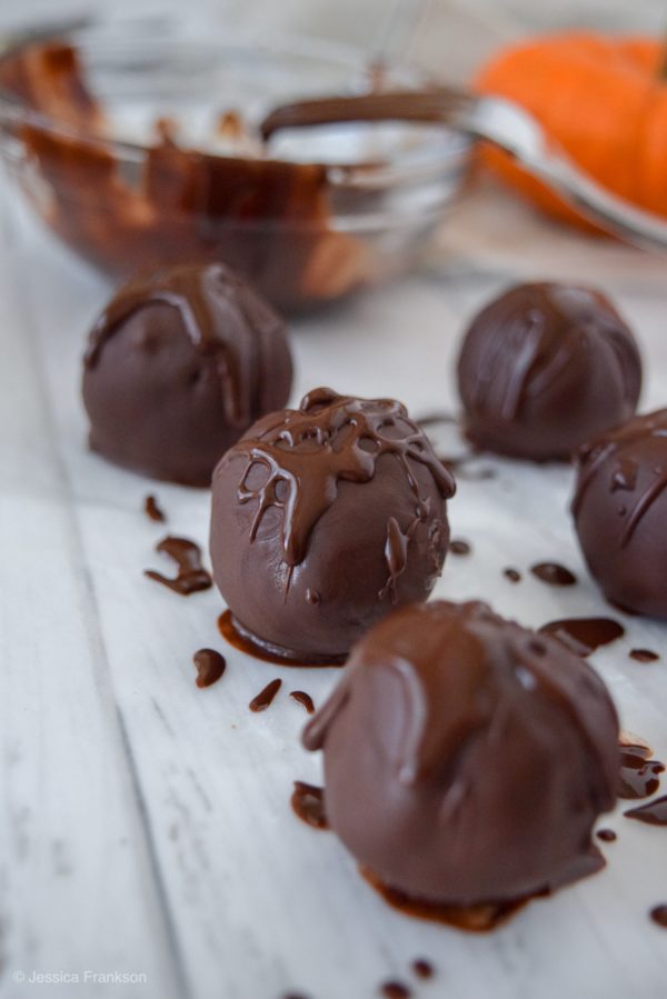 Take your pumpkin dessert game to the next level with these super easy Pumpkin Chocolate Chip Cookie Dough Truffles! You won't be able to have just one!