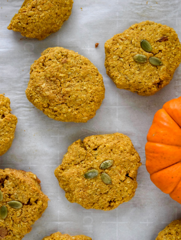 Loaded with pumpkin, fiber-rich oats and fall spices, these Pumpkin Breakfast Cookies pack some serious staying power! Enjoy them as a grab and go breakfast or a mid-day snack!