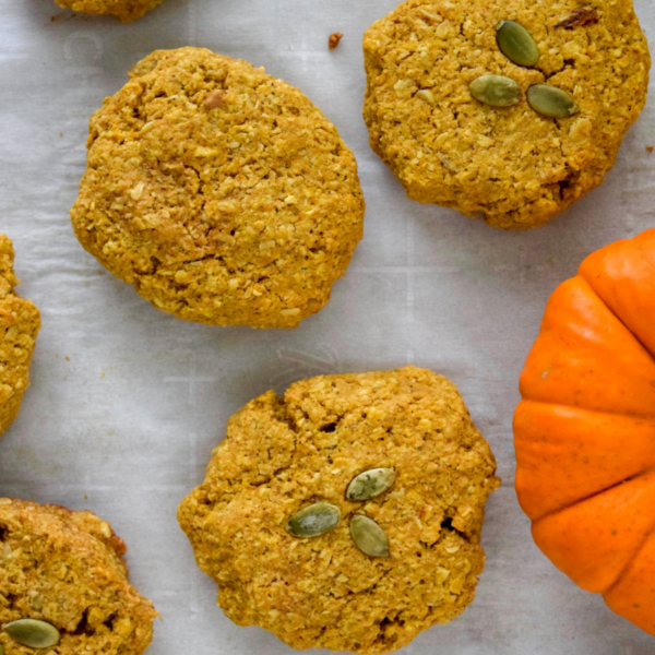 Loaded with pumpkin, fiber-rich oats and fall spices, these Pumpkin Breakfast Cookies pack some serious staying power! Enjoy them as a grab and go breakfast or a mid-day snack!