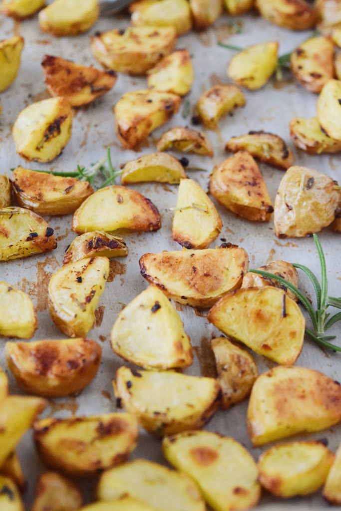 These Crispy Rosemary Garlic Breakfast Potatoes are done in under 30 minutes for the perfect breakfast or brunch side!﻿