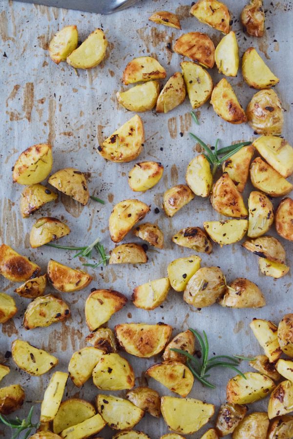 These Crispy Rosemary Garlic Breakfast Potatoes are done in under 30 minutes for the perfect breakfast or brunch side!﻿